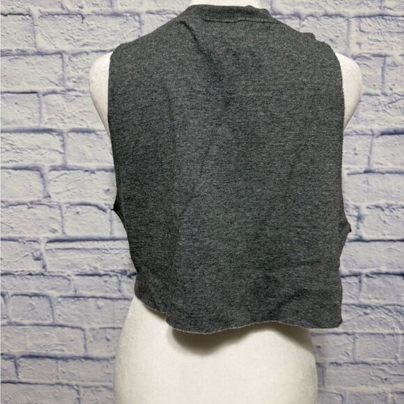 Nike cropped raw cut off top - Picture 3 of 10